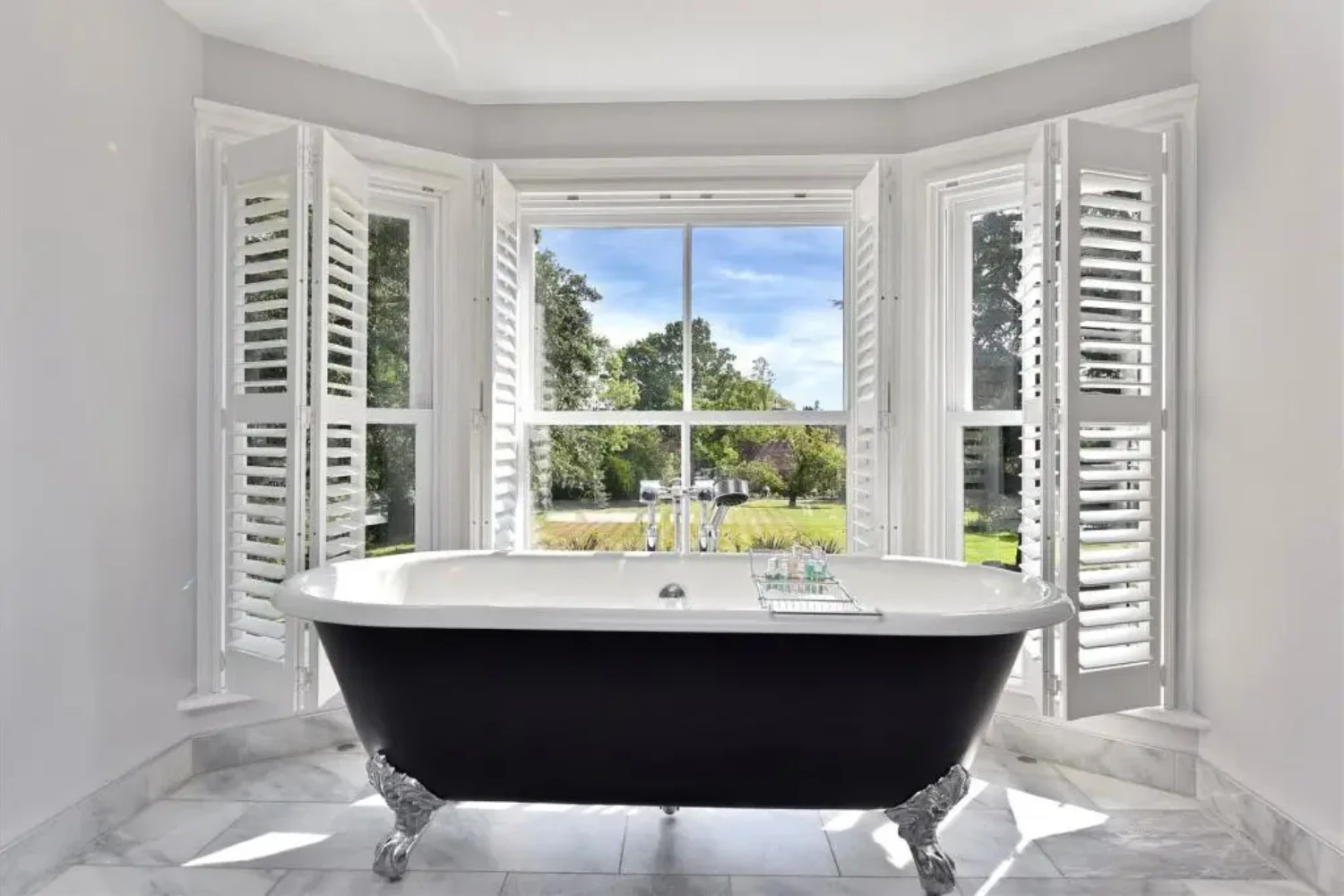 painted-decorated-nottingham-bathtub